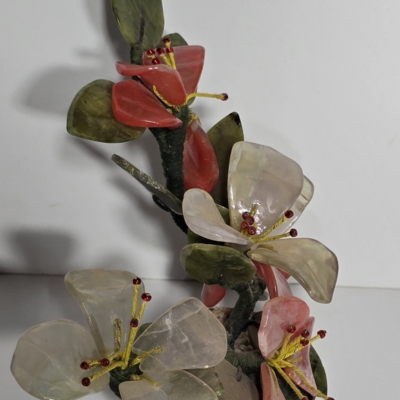 Source Unknown Red and Cream Glass Art Floral Display - Picture 3 of 15